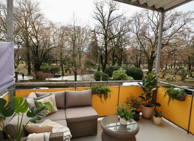 Charmante und modernisierte 2,5 Zimmer Altbauwohnung mit 2 zusätzlichen Räumen