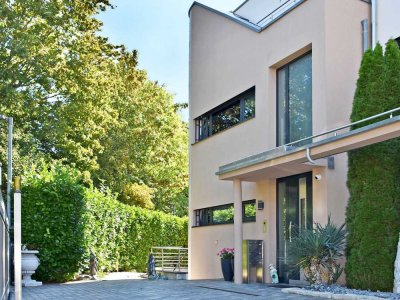 Bevorzugte Anwohnerlage! Freistehendes 1-Familien-Haus mit Einliegerwohnung in Top-Zustand