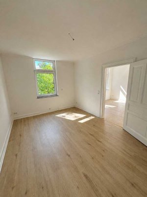 Hochwertig sanierte 4-Zimmer-Altbauwohnung mit EBK und Balkon in Bestlage des Johannesviertels