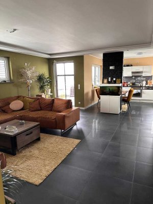 Neuwertige 2,5-Zimmer Penthousewohnung mit Balkon und Einbauküche in Gernsheim