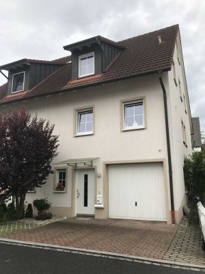 Schönes Haus mit fünf Zimmern in Herzogenaurach