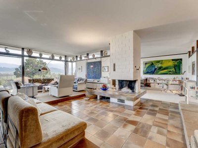 Zeitlose Architektur mit Panoramablick
