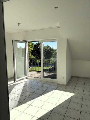 Helle 3-Zimmer-Dachgeschosswohnung mit Balkon - verkehrsgünstig gelegen in 48366 Laer