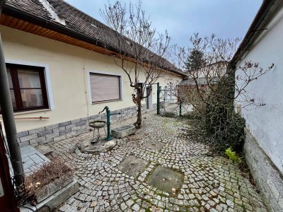 Kleines Bauernhaus mit Nebengebäuden in Untermarkersdorf, bei Hadres!