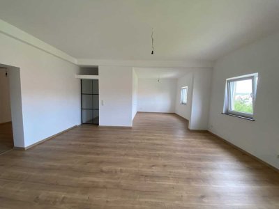 attraktive, helle 4 Zi-Whg, Erstbezug nach Sanierung, unverbaubare Aussicht, provisionsfrei