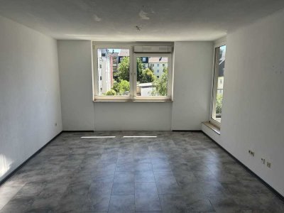 Großzügige Wohnung mit Balkon über den Dächern  Rotts