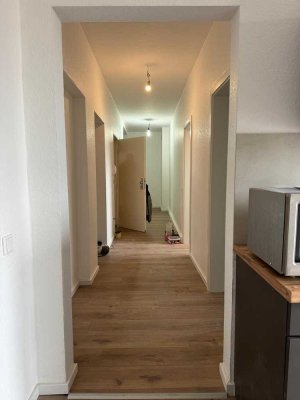 Helle, kernsanierte 4-Zimmer-Wohnung mit Balkon in Neuss – 120 m² – Einbauküche inkl.