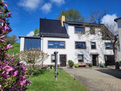 Greifen Sie zu! Traumhafte 5 Raumwohnung in idyllischer ruhiger Lage.