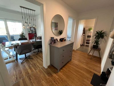 Stilvolle, neuwertige 2-Zimmer-Wohnung mit Loggia in Gilching