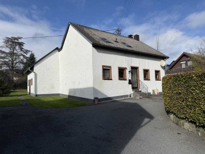 Gemütliches Einfamilienhaus mit Scheune, Garage und großen Grundstück