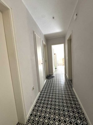 KENSINGTON Exklusiv - Charmante Renovierte 3-Zimmer Dachgeschosswohnung mit Hochwertigen Bad
