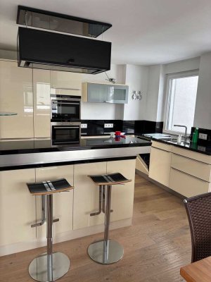 **4 Zimmer Penthouse Wohnung, nähe Festspielhaus**