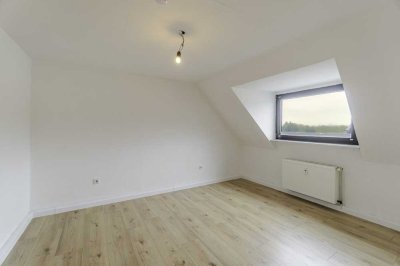 Düsseldorf-Grafenberg: Schöne 2-Zimmer-Dachgeschosswohnung mit großer Wohnküche in zentraler Lage