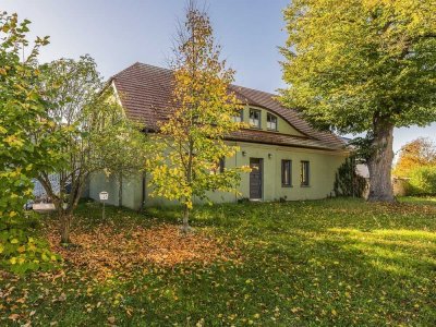 *BELLA VITA* Lebensgefühl pur + Kapital durch tlw. Vermietung!
Landhaus mit 2 WE - eine WE bezugsfr