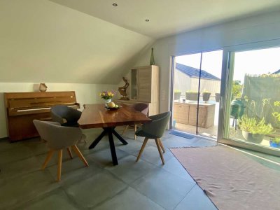 3 Zimmer DG-Wohnung mit Balkon, Garage und gehobener Ausstattung in einem Zweifamilienhaus