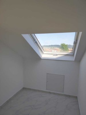 Erstbezug nach Sanierung! 2-Zimmer-DG-Wohnung in Heddesheim