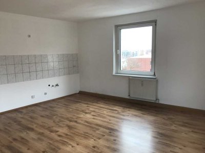 Schöne, helle Wohnung mit einer großen Wohnküche, in Nürnberg, St.Peter