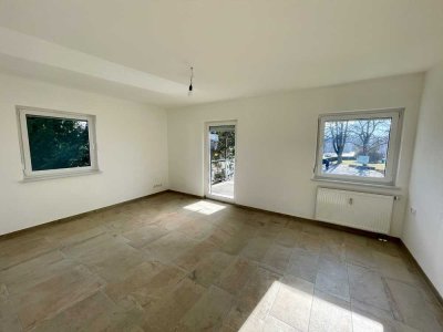 Moderne 2,5-Zimmer-Wohnung im 1.OG, neue Küche, Balkon, Gartenanteil, in GD Straßdorf
