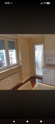 Gepflegte 3-Zimmer Wohnung im 4. OG mit Balkon in Ludwigshafen-Süd