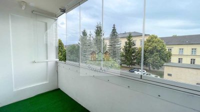 Geräumig und hell mit Balkon und Blick ins Grüne