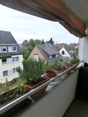 Perfekte Wohnung in Uni Nähe mit Balkon und neuer Küche