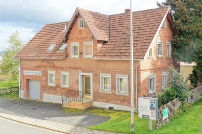 Sanierungsbedürftiges Wohnhaus mit 2 Garagen in Mistelgau / OT!