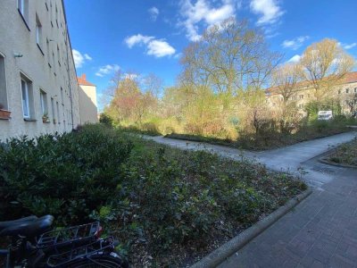Ruhige Altbauwohnung mit Wannenbad u.Balkon (teilmöbliert))