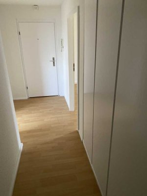 helle 2,5 Zimmer-Wohnung in Gelsenkirchen-Erle mit kostenloser Einbauküche und neuem Badezimmer