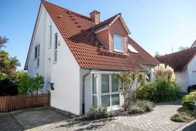 Großzügiges Familiendomizil mit Einliegerwohnung und Gartenpool