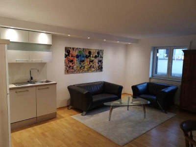 Alles Inclusive! Neuwertige möbelierte 2-Zi.-Wohnung, Spülmaschine und Eichenparkett in der Altstadt