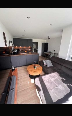 Neuwertige exklusive helle 2-Zimmerwohnung mit hochwertiger Austattung, Einbauküche und Garten