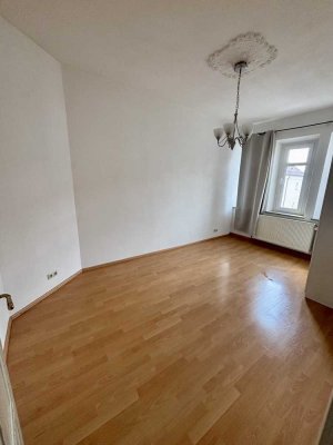 3-Zimmer Altbau Wohnung / Nur an Alleinstehende !