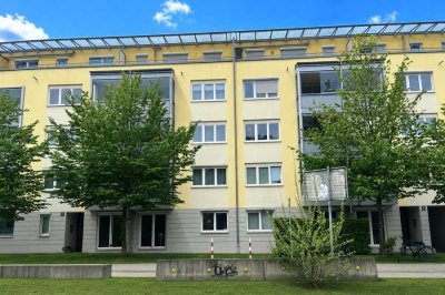 Moderne, sonnige 4-Zi.-Wohnung mit Balkon und 2 Loggien, ruhige Lage am Waldrand mit Grünblick.