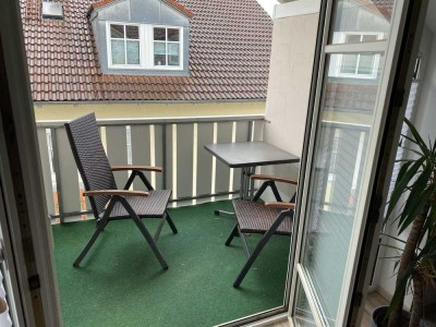 Sanierte Wohnung mit zwei Zimmern sowie Balkon und EBK in Baar-Ebenhausen