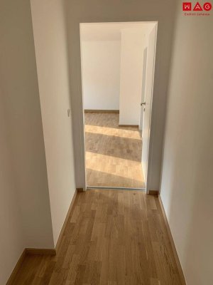 Frisch sanierte 3-Zimmer-Wohnung mit praktischer Raumaufteilung, flexibler Nutzung, sonniger Küche, ebenerdiger Dusche und ruhiger Grünlage - perfekt für Paare oder kleine Familien!