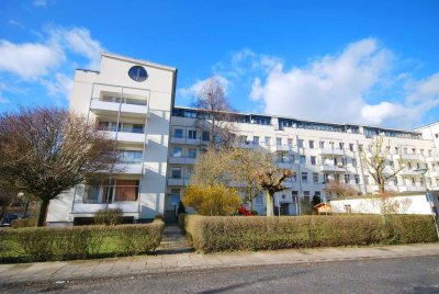 Schwachhausen ! Lichtdurchflutete, geräumige 2-Zimmer-Wohnung mit Balkon