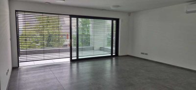 Traumhafte 5 Zimmer Wohnung/ Praxis mit moderner Ausstattung, Aufzug, Alarm, Balkon mit Ausblick