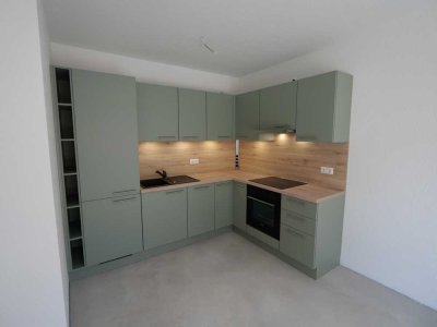 Schicke 2-Zimmer Wohnung im EG mit neuer EBK, Terrasse und Gartenanteil