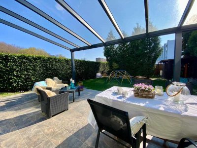 Großes und repräsentatives Einfamilienhaus mit Küche, Garage, Garten und Einliegerwohnung