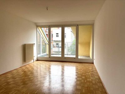 Ruhig & zentral! Schicke 2-RW mit Balkon und Parkettfußboden! Jetzt einziehen!