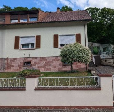 Charmantes Einfamilienhaus in ruhiger Waldrandlage