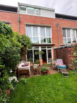 PASSIV real geteilt Familienhaus mit 5-6 Zimmern in Hamburg-Iserbrook , Tiefgarageplatz inkl.