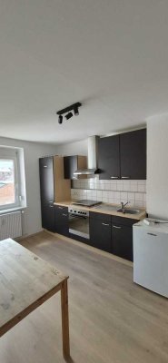 Neu Renovierte 2 Zimmerwohnung mit Einbauküche