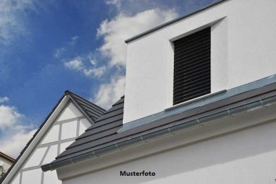 2-Familienhaus und Nebengebäude