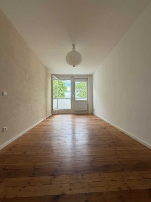 Privatverkauf - Freie Altbauwohnung im Ostend | 82 m² | 2 Balkone | Skylineblick