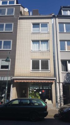 Perfekte frisch renovierte  3-Zimmerwohnung mit Balkon - Zentrale Lage