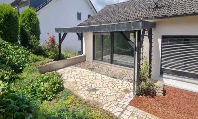 Hochwertig saniertes Effizienzhaus, einzigartige Lage direkt am Weinberg, Erstbezug