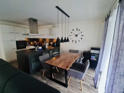 Helle 3 Zimmer WHG mit Einbauküche und Gartenanteil