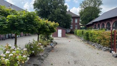 Haus mit Charme in denkmalgeschützter Hofanlage mit Garten