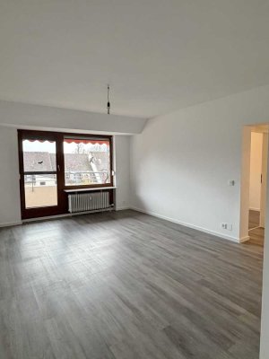 Frisch sanierte Dachgeschosswohnung im Herzen von Porz